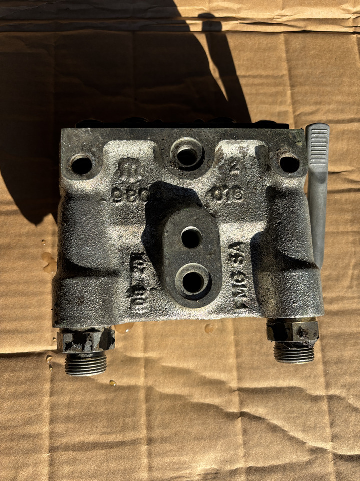 Massey Fergusson - zawór gniazdo hydrauliczne 3796260M1 ACP0307080 - Hydraulic valve for Agricultural machinery: picture 2 Massey Fergusson - zawór gniazdo hydrauliczne 3796260M1 ACP0307080 - Hydraulic valve for Agricultural machinery: picture 2