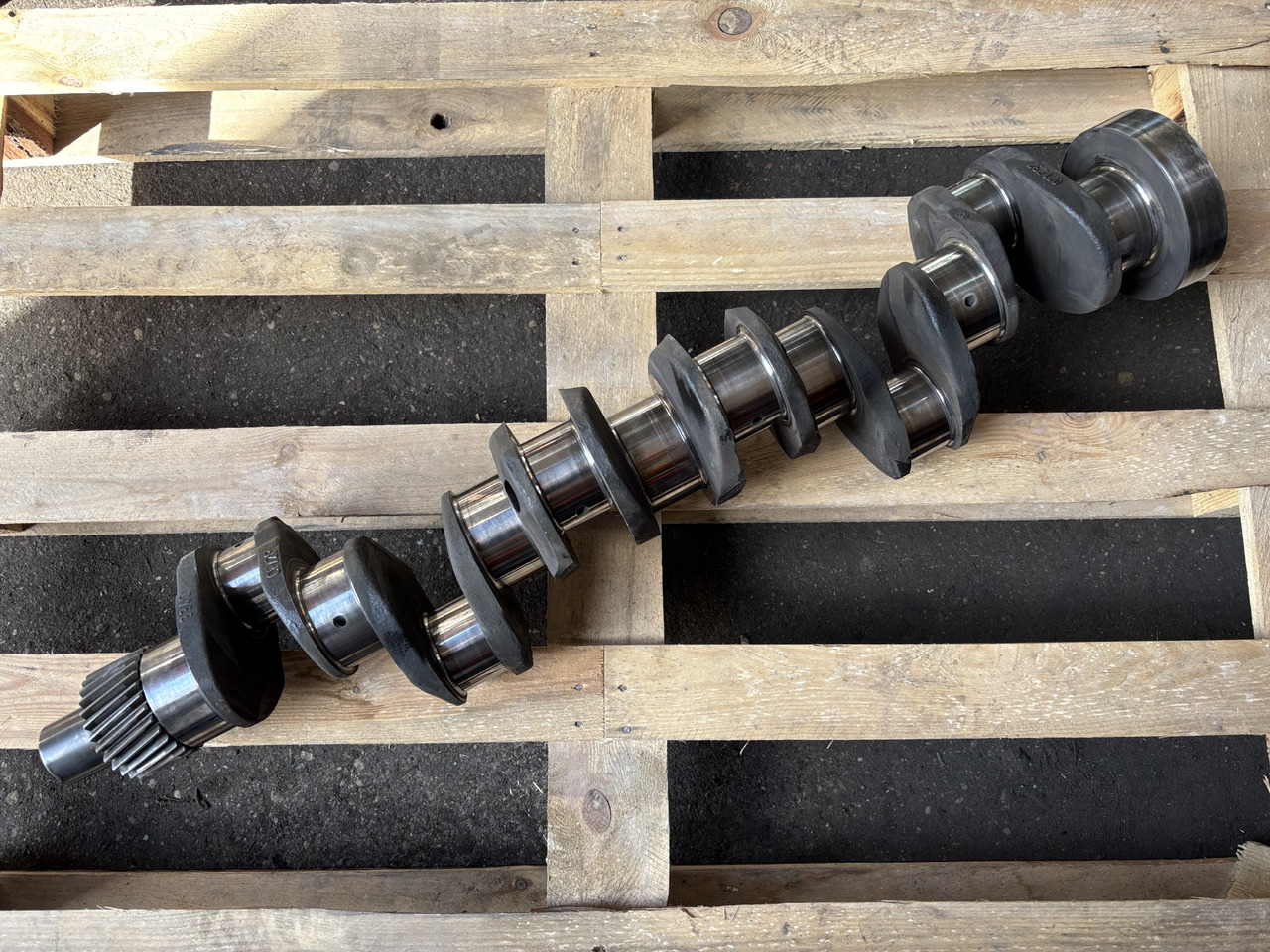 Mercedes OM366 Wał Korbowy 3660301602U 3660300702 3660301102 3660301402 - Crankshaft for Agricultural machinery: picture 1 Mercedes OM366 Wał Korbowy 3660301602U 3660300702 3660301102 3660301402 - Crankshaft for Agricultural machinery: picture 1