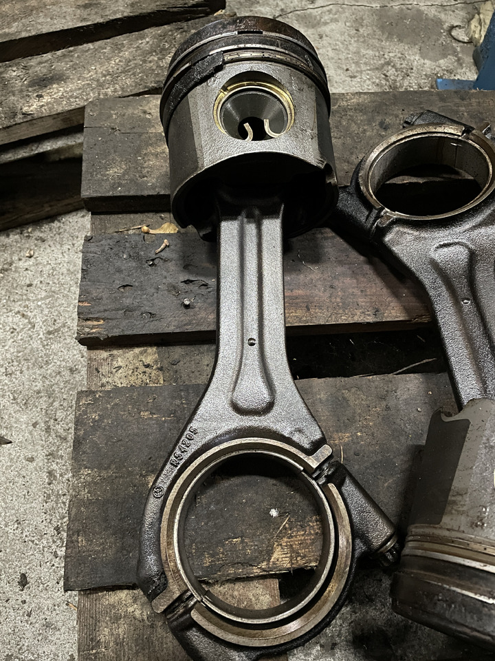 Mercedes OM502 OM502LA Claas Lexion - wał korbowy korbowody - Crankshaft for Agricultural machinery: picture 2 Mercedes OM502 OM502LA Claas Lexion - wał korbowy korbowody - Crankshaft for Agricultural machinery: picture 2