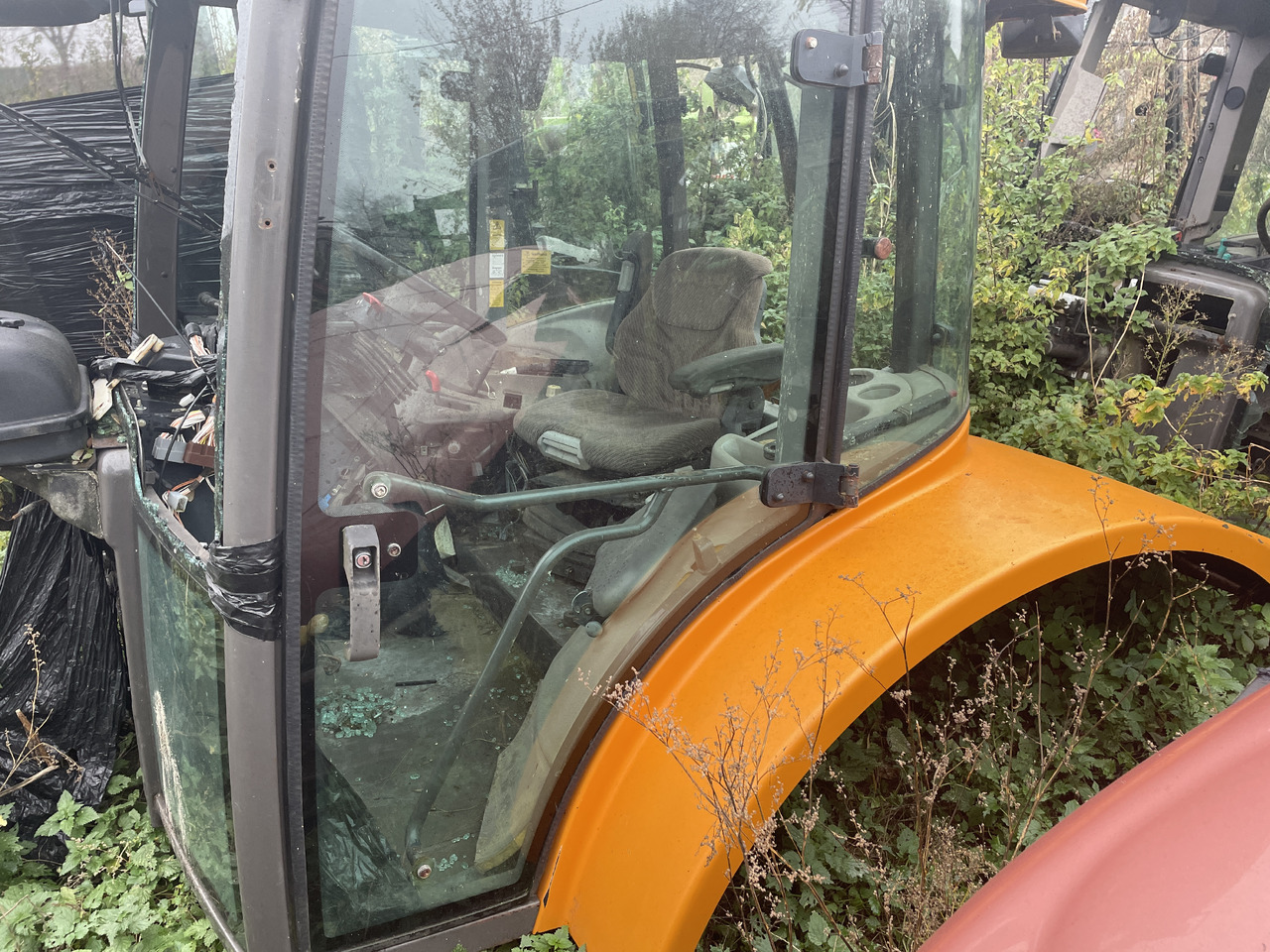 New Holland Renault Ares - kabina kompletna - Cab for Agricultural machinery: picture 2 New Holland Renault Ares - kabina kompletna - Cab for Agricultural machinery: picture 2