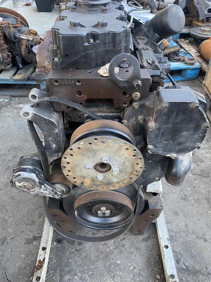Silnik Perkins PJ38481 - Engine for Agricultural machinery: picture 2 Silnik Perkins PJ38481 - Engine for Agricultural machinery: picture 2