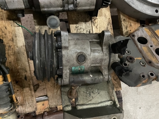 Spręźarka klimatyzacji Liebherr L551 , D916 - A/C compressor for Construction machinery: picture 2 Spręźarka klimatyzacji Liebherr L551 , D916 - A/C compressor for Construction machinery: picture 2