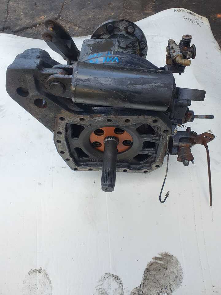 Valtra T120 - Zwolnica - Zwrotnica - Półoś - Skrzynia - Silnik - Siłowniki - Tylny WOM - Steering knuckle for Agricultural machinery: picture 1 Valtra T120 - Zwolnica - Zwrotnica - Półoś - Skrzynia - Silnik - Siłowniki - Tylny WOM - Steering knuckle for Agricultural machinery: picture 1