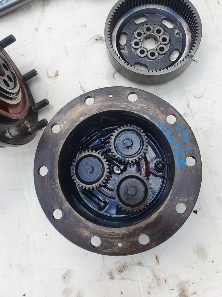Valtra T160 - Zwolnica - Zwrotnica - Półoś - Skrzynia - Silnik - Siłowniki - Tylny WOM - Steering knuckle for Agricultural machinery: picture 2 Valtra T160 - Zwolnica - Zwrotnica - Półoś - Skrzynia - Silnik - Siłowniki - Tylny WOM - Steering knuckle for Agricultural machinery: picture 2