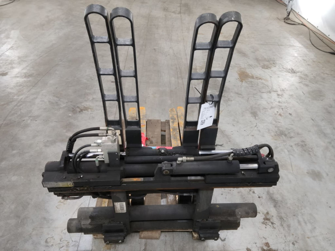 Durwen DPK30C - Attachment for Material handling equipment: picture 4 Durwen DPK30C - Attachment for Material handling equipment: picture 4