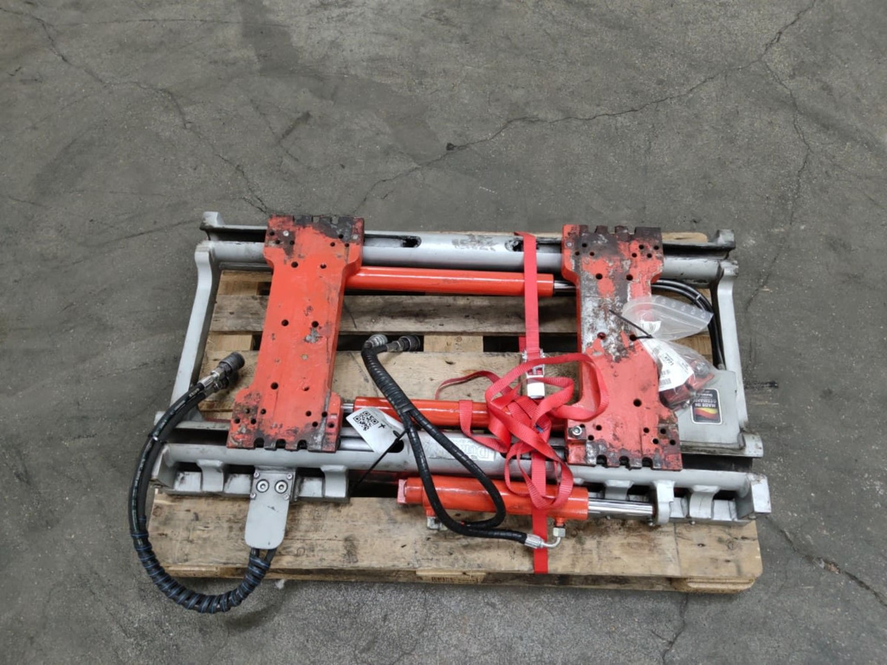 Durwen Fork positioner FEM 2 - Attachment for Material handling equipment: picture 4 Durwen Fork positioner FEM 2 - Attachment for Material handling equipment: picture 4