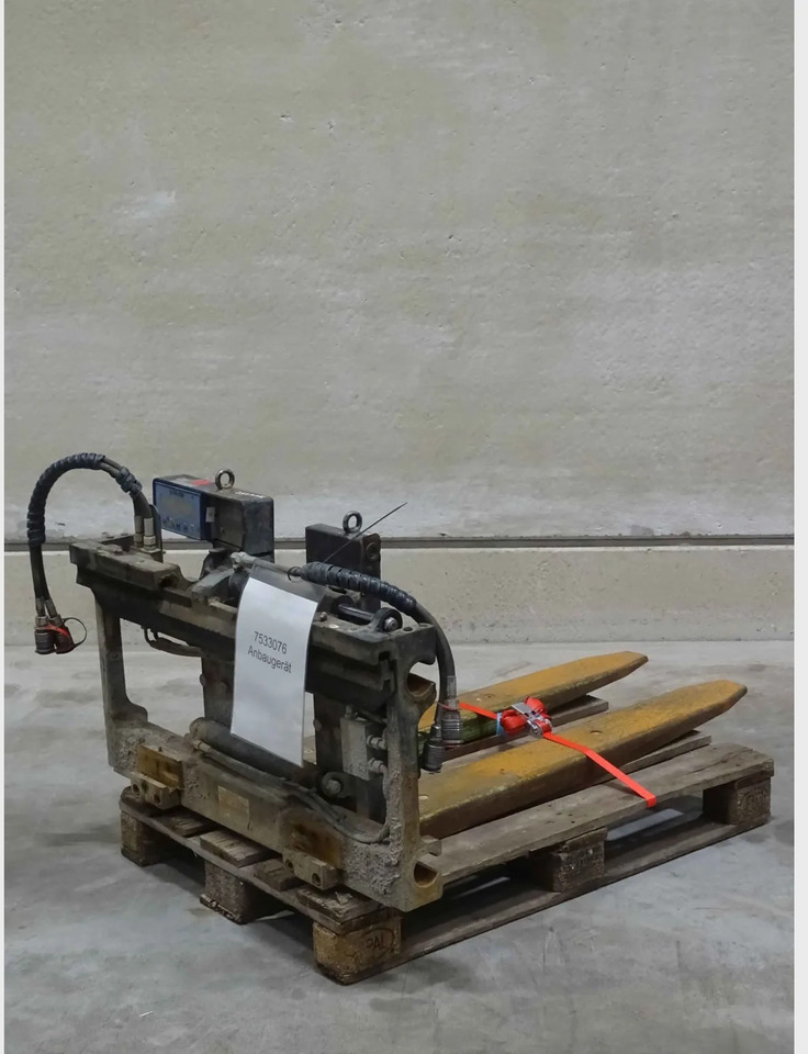 Durwen Fork positioner FEM 2 RZV25S - Attachment for Material handling equipment: picture 3 Durwen Fork positioner FEM 2 RZV25S - Attachment for Material handling equipment: picture 3