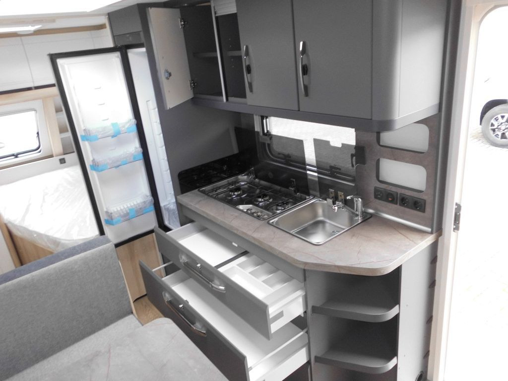 Caravan Hobby De Luxe 540 KMFe 2026 GARAGE AUTARK 1800kg.: picture 13 Caravan Hobby De Luxe 540 KMFe 2026 GARAGE AUTARK 1800kg.: picture 13