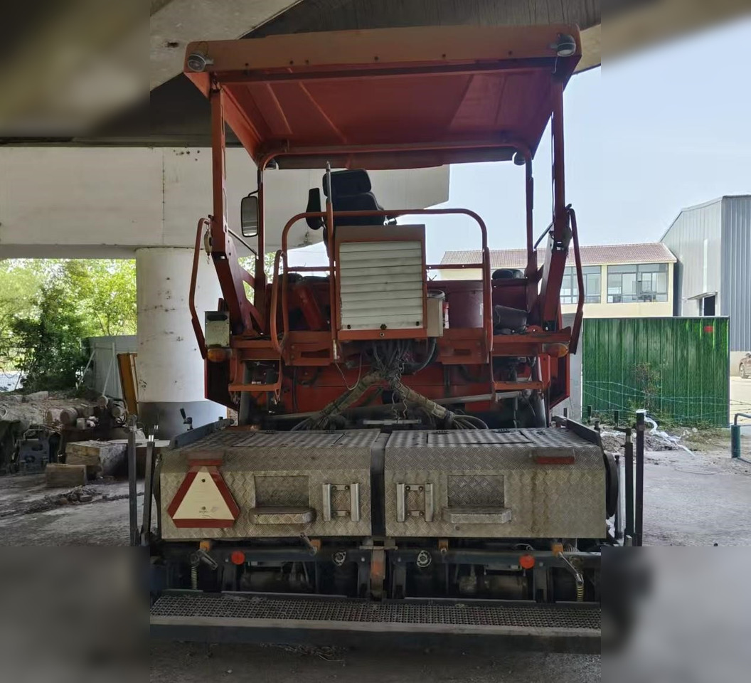 2016 BOMAG BF600P - Asphalt paver: picture 3 2016 BOMAG BF600P - Asphalt paver: picture 3