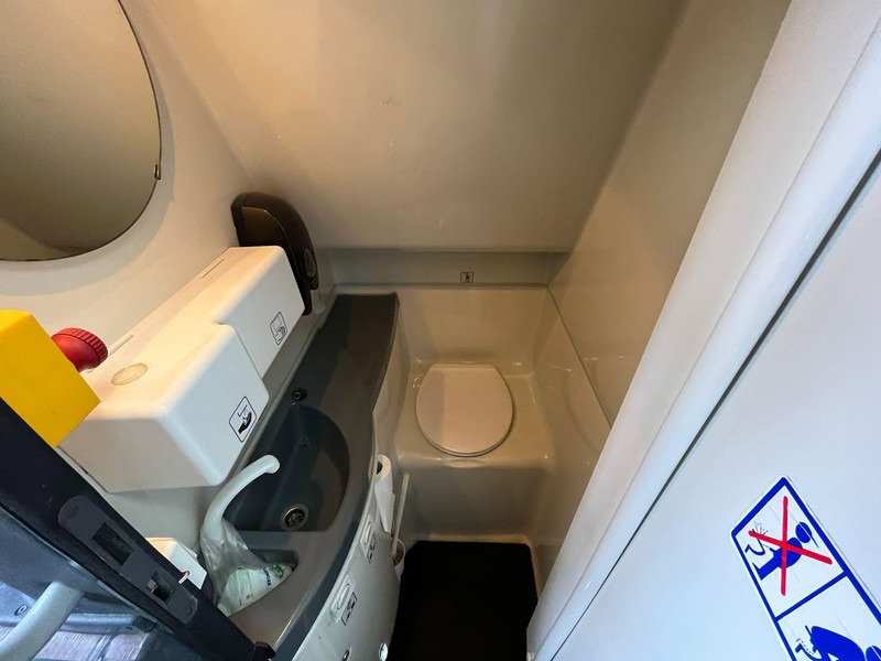 Leasing of MAN R 08 Lion`s Coach EURO 6 / 59 SEATS / AC / AUXILIARY HEATING / WC / 2x FRIDGE MAN R 08 Lion`s Coach EURO 6 / 59 SEATS / AC / AUXILIARY HEATING / WC / 2x FRIDGE: picture 19