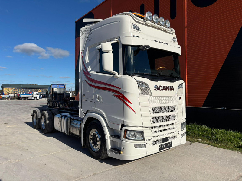 Scania S 650 6x4 9 TON FRONT AXLE / RETARDER / CHASSIS L=5851 mm - Cab chassis truck: picture 4 Scania S 650 6x4 9 TON FRONT AXLE / RETARDER / CHASSIS L=5851 mm - Cab chassis truck: picture 4