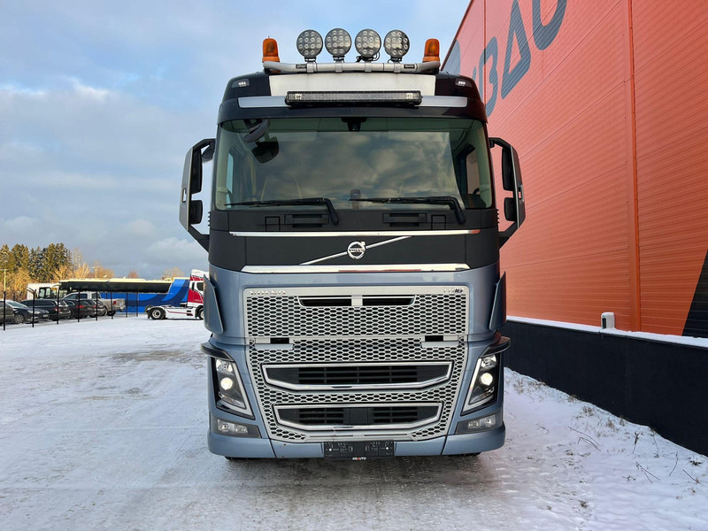 Volvo FH 16 650 6x4 TANDEM AXLE LIFT - Logging truck, Crane truck: picture 3 Volvo FH 16 650 6x4 TANDEM AXLE LIFT - Logging truck, Crane truck: picture 3