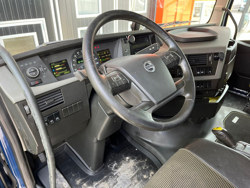 Dropside/ Flatbed truck, Crane truck Volvo FH 16 650 8x2*6 HMF 6020K-RC + JIB / PLATFORM L=6344 mm: picture 16 Dropside/ Flatbed truck, Crane truck Volvo FH 16 650 8x2*6 HMF 6020K-RC + JIB / PLATFORM L=6344 mm: picture 16