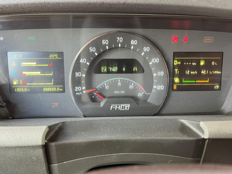 Dropside/ Flatbed truck, Crane truck Volvo FH 16 650 8x2*6 HMF 6020K-RC + JIB / PLATFORM L=6344 mm: picture 18 Dropside/ Flatbed truck, Crane truck Volvo FH 16 650 8x2*6 HMF 6020K-RC + JIB / PLATFORM L=6344 mm: picture 18