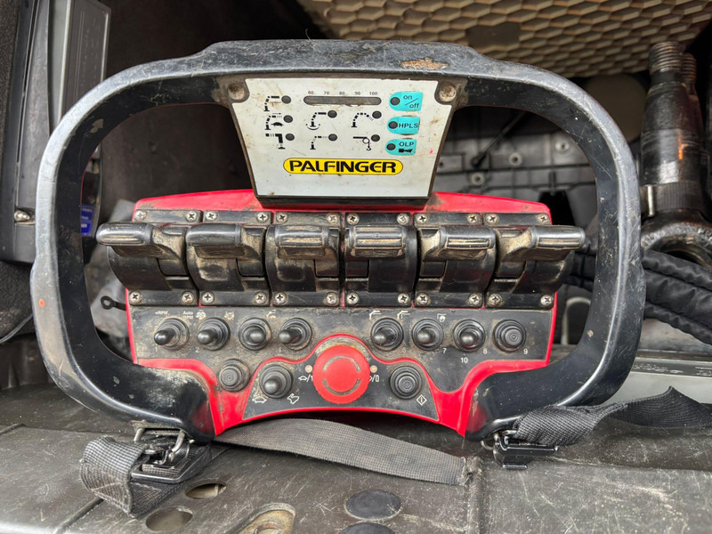 Dropside/ Flatbed truck, Crane truck Volvo FH 16 650 8x4*4 PALFINGER PK 33002 EH / PLATFORM L=6779 mm: picture 13