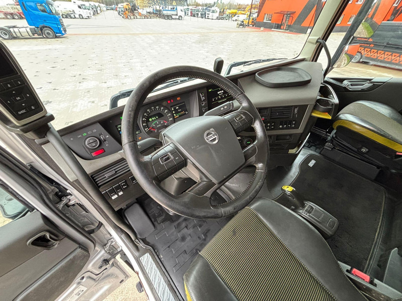 Dropside/ Flatbed truck, Crane truck Volvo FH 16 650 8x4*4 PALFINGER PK 33002 EH / PLATFORM L=6779 mm: picture 16