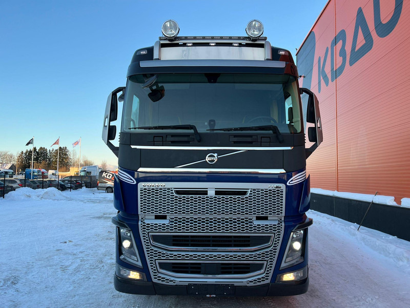 Volvo FH 16 750 6x4 PALFINGER M12L83 / RETARDER / TANDEM AXLE LIFT - Logging truck, Crane truck: picture 3 Volvo FH 16 750 6x4 PALFINGER M12L83 / RETARDER / TANDEM AXLE LIFT - Logging truck, Crane truck: picture 3