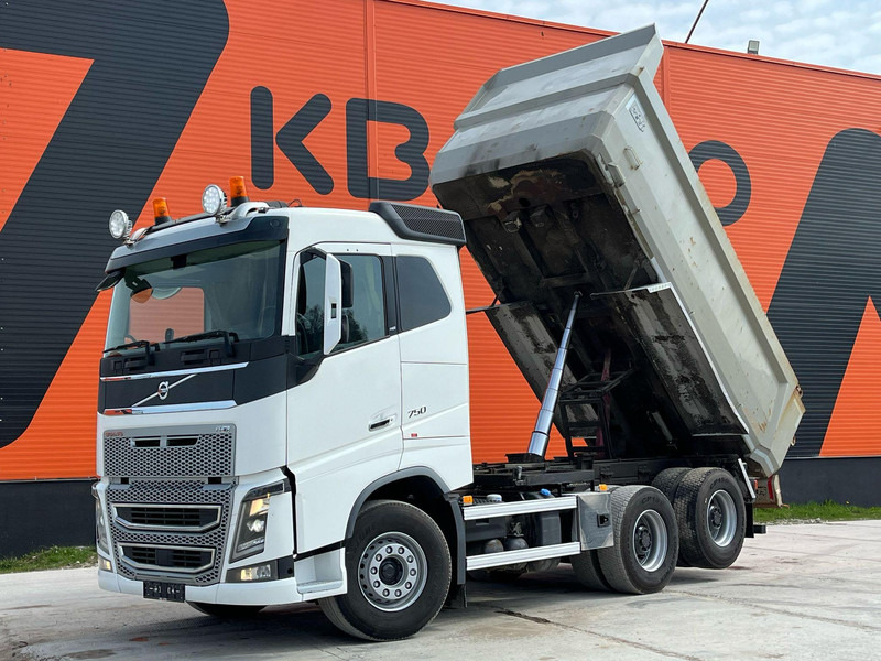 Volvo FH 16 750 6x4 RETARDER / TANDEM AXLE LIFT / BIG AXLES / BOX L=4701 mm - Tipper: picture 2 Volvo FH 16 750 6x4 RETARDER / TANDEM AXLE LIFT / BIG AXLES / BOX L=4701 mm - Tipper: picture 2