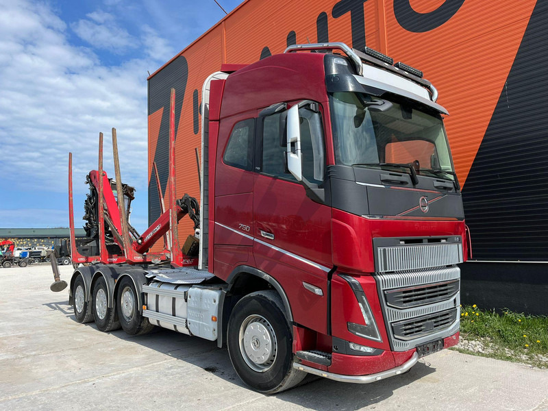 Volvo FH 16 750 8x4/4 DAMAGED ! - Logging truck, Crane truck: picture 4 Volvo FH 16 750 8x4/4 DAMAGED ! - Logging truck, Crane truck: picture 4