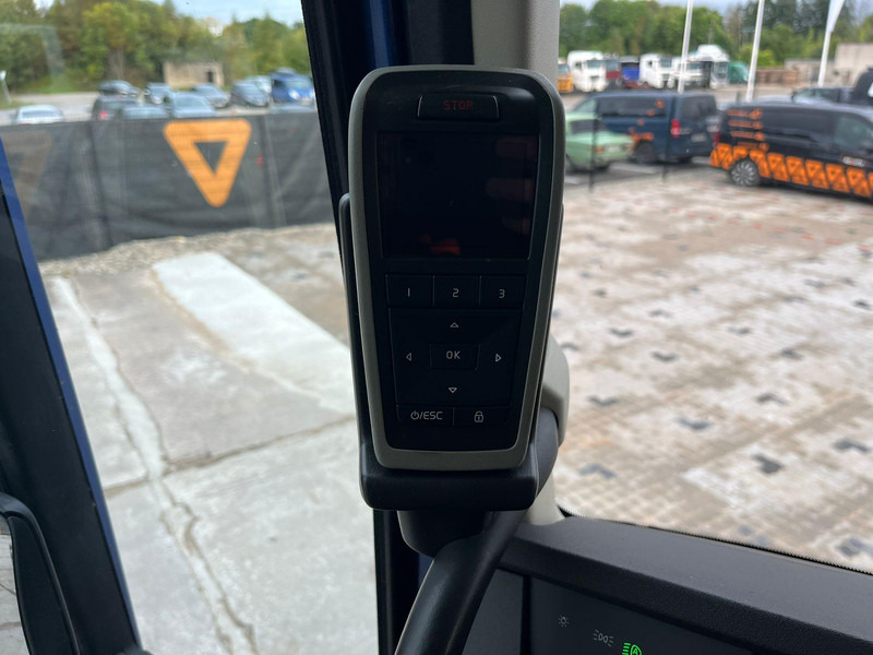 Cab chassis truck Volvo FH 500 8x4*4 GLOBE XL / RETARDER / CHASSIS L=7589 mm: picture 19 Cab chassis truck Volvo FH 500 8x4*4 GLOBE XL / RETARDER / CHASSIS L=7589 mm: picture 19