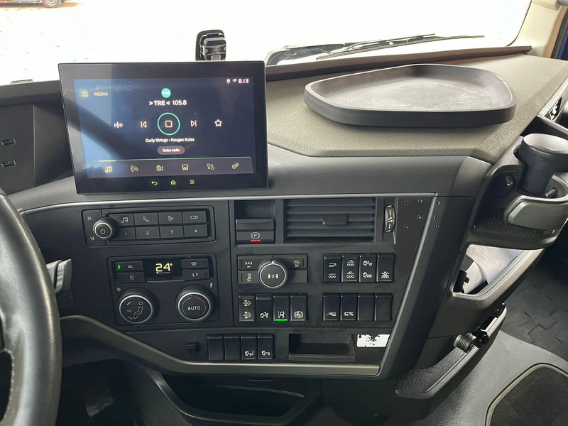 Cab chassis truck Volvo FH 500 8x4*4 GLOBE XL / RETARDER / CHASSIS L=7589 mm: picture 16 Cab chassis truck Volvo FH 500 8x4*4 GLOBE XL / RETARDER / CHASSIS L=7589 mm: picture 16