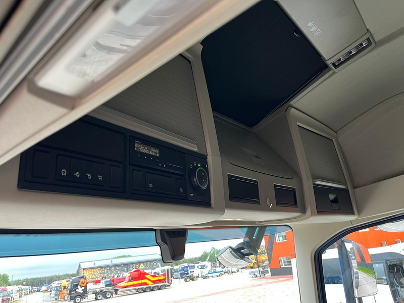 Cab chassis truck Volvo FH 500 8x4*4 GLOBE XL / RETARDER / CHASSIS L=7589 mm: picture 18 Cab chassis truck Volvo FH 500 8x4*4 GLOBE XL / RETARDER / CHASSIS L=7589 mm: picture 18