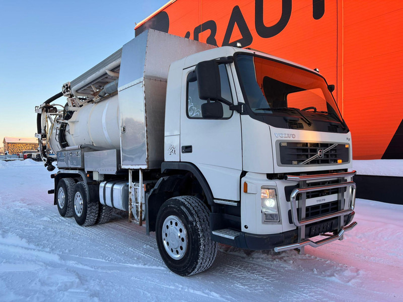 Volvo FM 300 6x6 WASTE 4 + CLEAN WATER 8 m3 / VACUUM Hibon 810H / PRESSURE Uraca P3-45 205 bar / 348 l/min - Vacuum truck: picture 4 Volvo FM 300 6x6 WASTE 4 + CLEAN WATER 8 m3 / VACUUM Hibon 810H / PRESSURE Uraca P3-45 205 bar / 348 l/min - Vacuum truck: picture 4