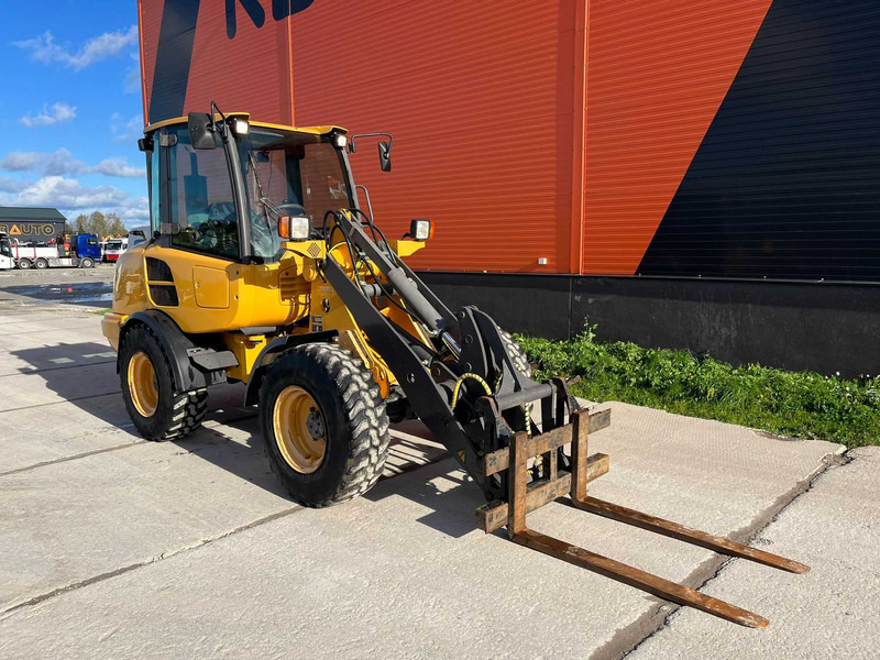 Volvo L 25 F BUCKET & FORKS - Wheel loader: picture 4 Volvo L 25 F BUCKET & FORKS - Wheel loader: picture 4
