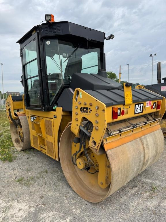 Road roller Caterpillar CD54B: picture 8