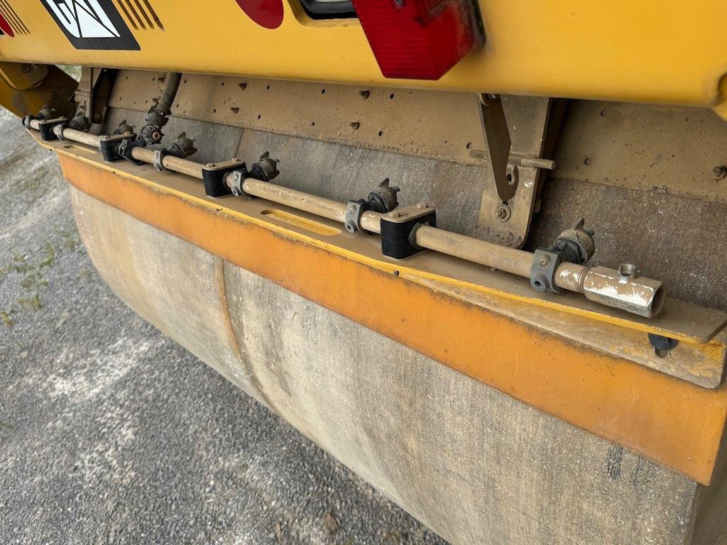 Road roller Caterpillar CD54B: picture 10