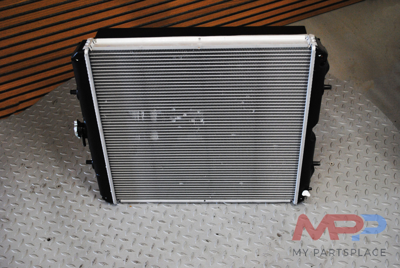 Mitsubishi Mitsubishi S4S Radiator 32A47-05010 - Engine: picture 1 Mitsubishi Mitsubishi S4S Radiator 32A47-05010 - Engine: picture 1