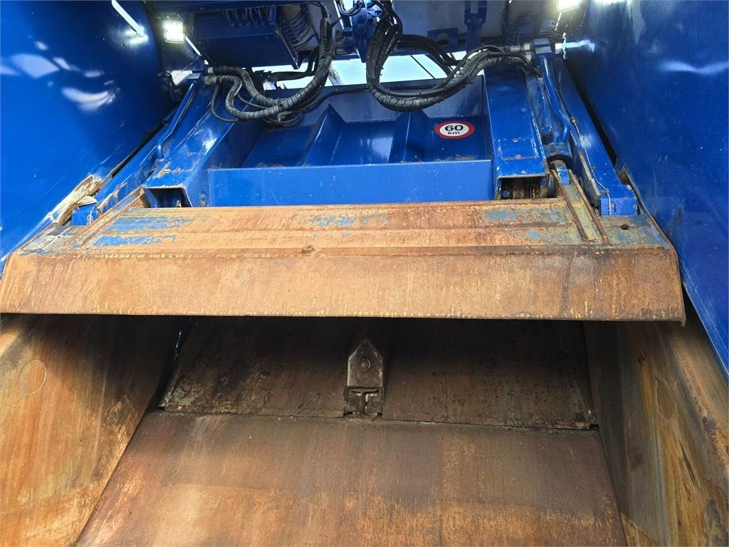 DAF LF 2011 MOL PUSHER 2000 Garbage Truck - Garbage truck: picture 4 DAF LF 2011 MOL PUSHER 2000 Garbage Truck - Garbage truck: picture 4