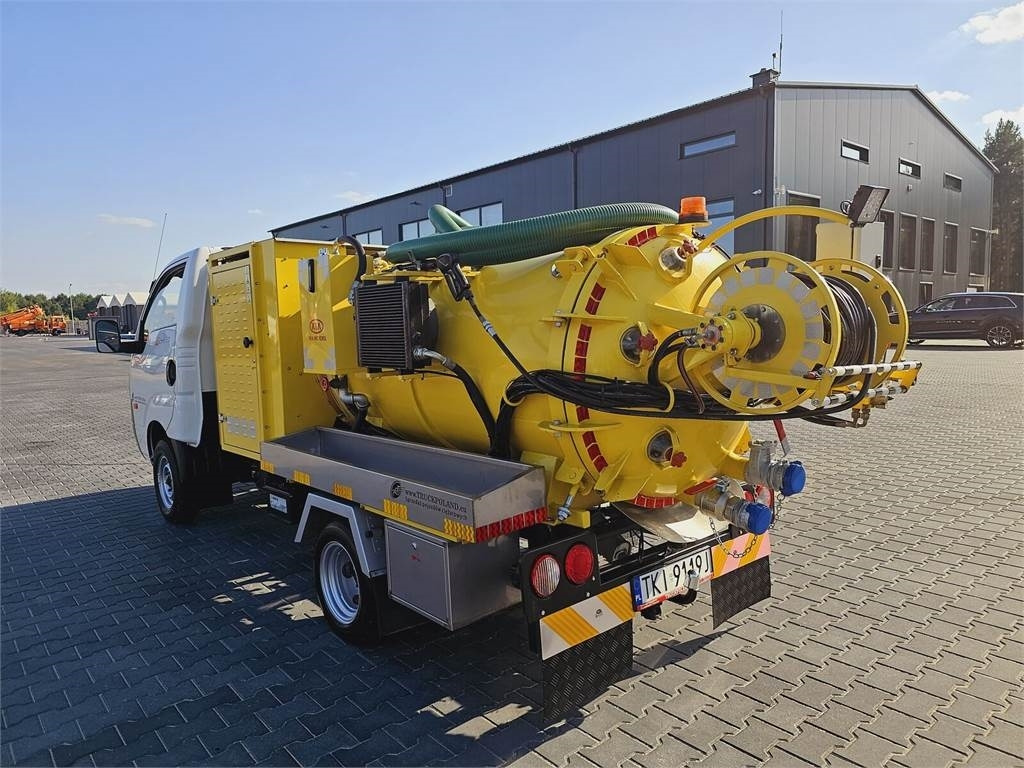 Isuzu Kia on categories B COMBI WUKO FOR DUCT CLEANING 2 - Vacuum truck: picture 5 Isuzu Kia on categories B COMBI WUKO FOR DUCT CLEANING 2 - Vacuum truck: picture 5