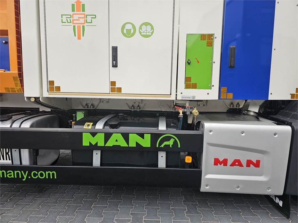 MAN RSP ESE 18/4-KM Saugbagger vacuum cleaner excavato - Vacuum truck: picture 3 MAN RSP ESE 18/4-KM Saugbagger vacuum cleaner excavato - Vacuum truck: picture 3