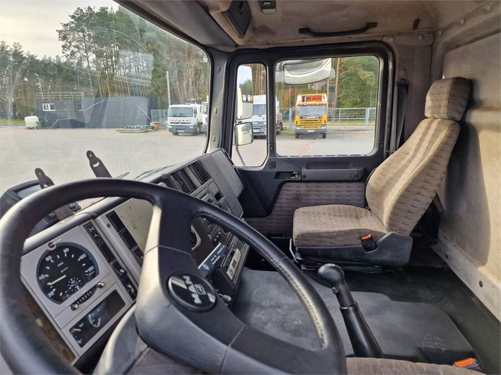 Vacuum truck MAN WUKO MORO KOMBI FOR CHANNEL CLEANING: picture 21