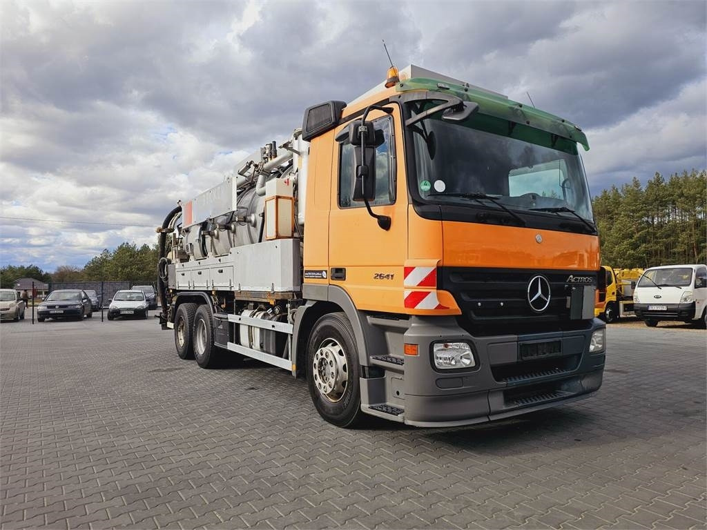 Mercedes-Benz WUKO KROLL COMBI FOR SEWER CLEANING - Vacuum truck: picture 3 Mercedes-Benz WUKO KROLL COMBI FOR SEWER CLEANING - Vacuum truck: picture 3