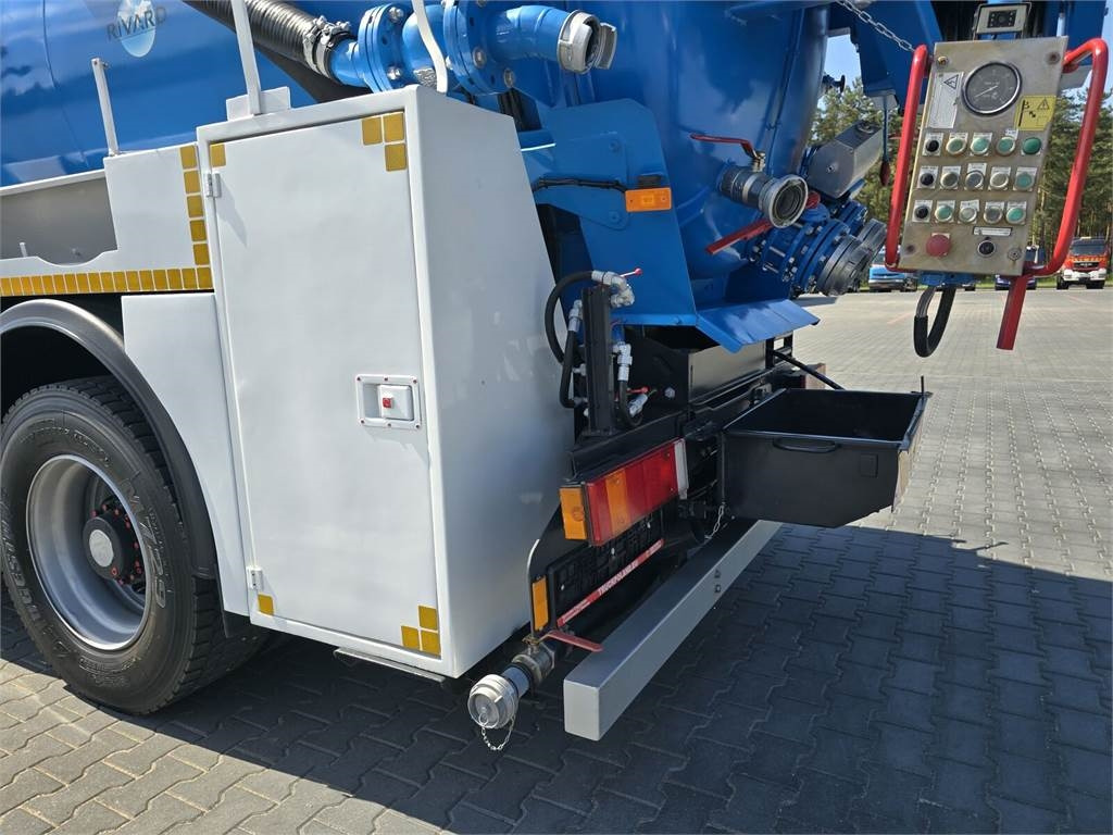 Vacuum truck Renault WUKO RIVARD for collecting liquid waste: picture 17 Vacuum truck Renault WUKO RIVARD for collecting liquid waste: picture 17
