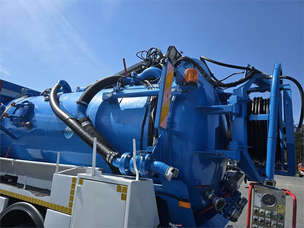 Vacuum truck Renault WUKO RIVARD for collecting liquid waste: picture 16 Vacuum truck Renault WUKO RIVARD for collecting liquid waste: picture 16