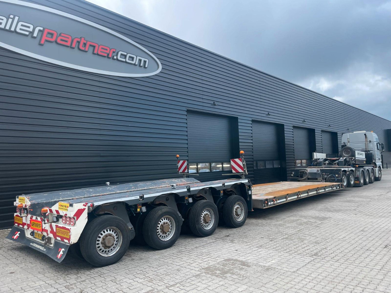 Faymonville 2+4 Tiefbett Faymonville 2+4 Tiefbett - Low loader semi-trailer: picture 2 Faymonville 2+4 Tiefbett Faymonville 2+4 Tiefbett - Low loader semi-trailer: picture 2