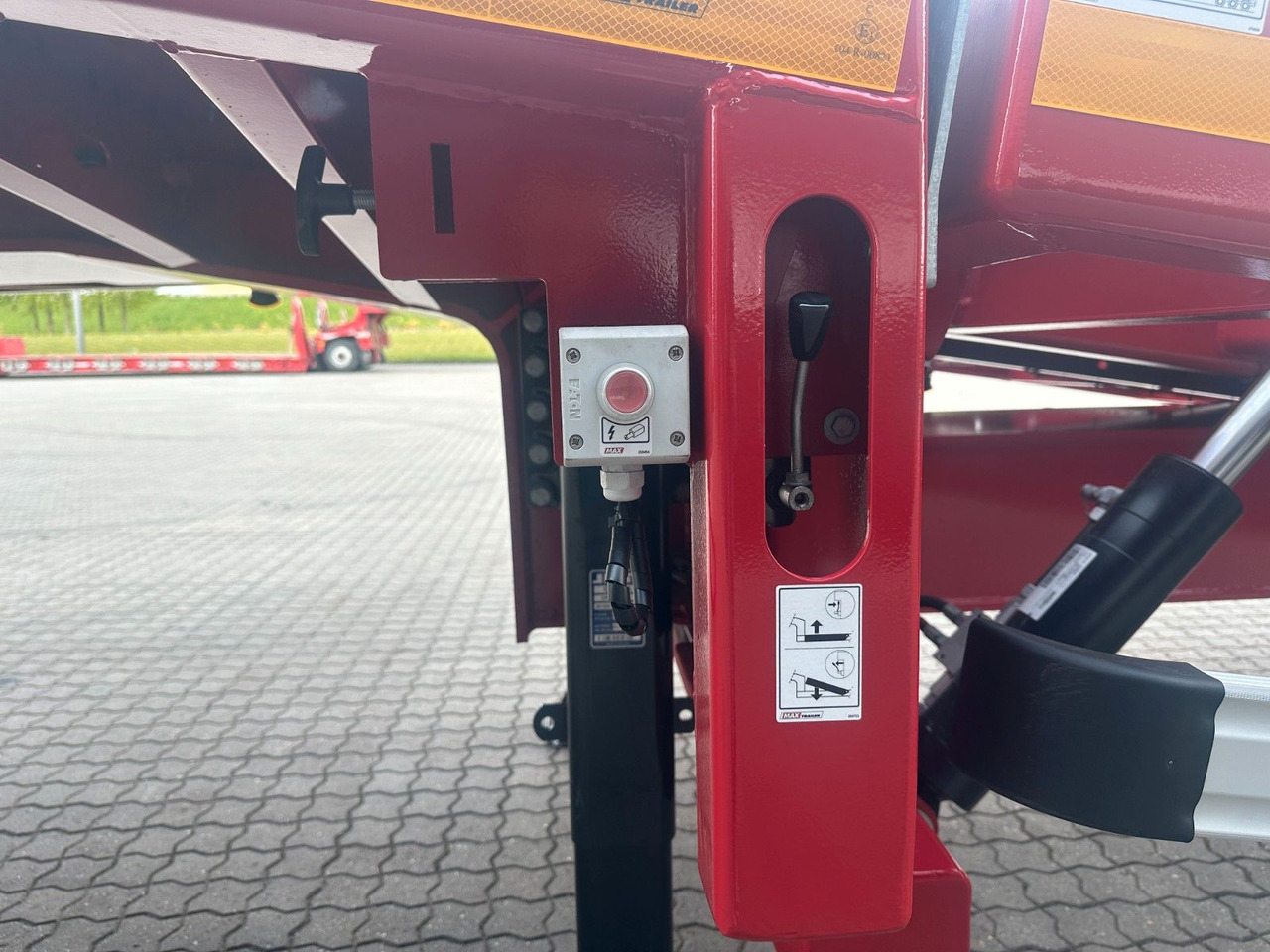 Faymonville MAX100 3 achs tieflader / Hebeboden - Low loader semi-trailer: picture 5 Faymonville MAX100 3 achs tieflader / Hebeboden - Low loader semi-trailer: picture 5