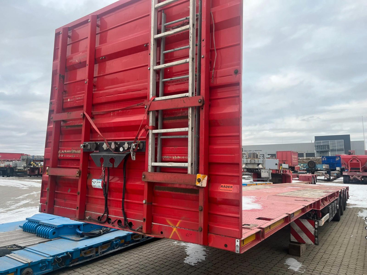 Goldhofer 3 achs plateu / Mega - Low loader semi-trailer: picture 1 Goldhofer 3 achs plateu / Mega - Low loader semi-trailer: picture 1