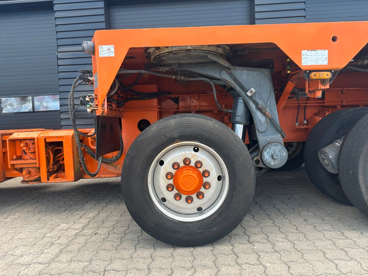 Low loader semi-trailer Goldhofer THP 3+5 XLE: picture 12
