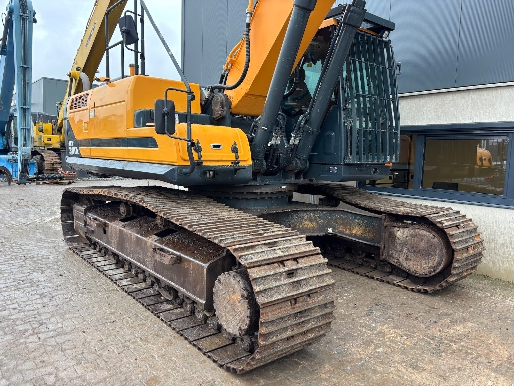 Crawler excavator Hyundai HX 300 L - HX300 - HX300L: picture 8 Crawler excavator Hyundai HX 300 L - HX300 - HX300L: picture 8