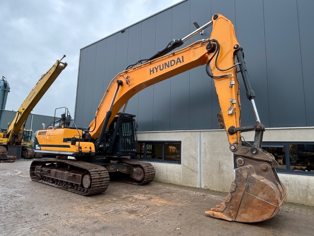 Crawler excavator Hyundai HX 300 L - HX300 - HX300L: picture 7 Crawler excavator Hyundai HX 300 L - HX300 - HX300L: picture 7