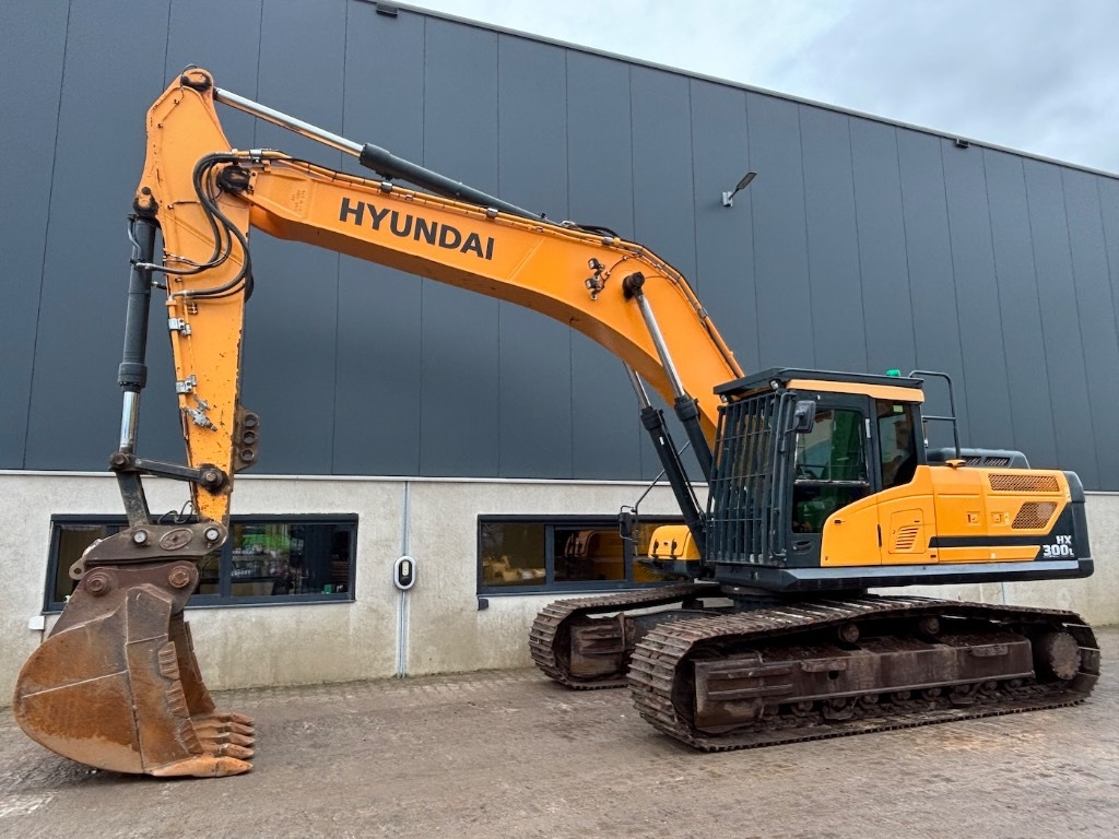 Hyundai HX 300 L - HX300 - HX300L - Crawler excavator: picture 1 Hyundai HX 300 L - HX300 - HX300L - Crawler excavator: picture 1