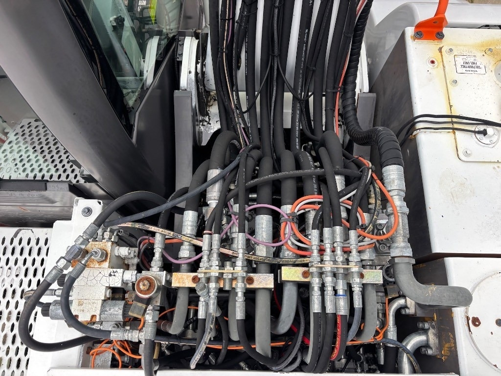 Wheel excavator Volvo EW 210 D - EW210 - EW210D - EW 180 - EW 240: picture 46 Wheel excavator Volvo EW 210 D - EW210 - EW210D - EW 180 - EW 240: picture 46