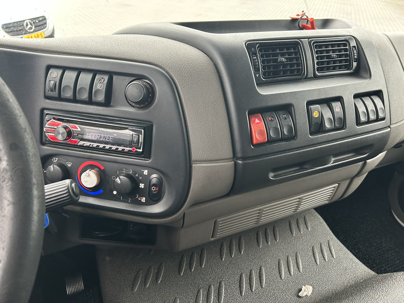 DAF FA LF 55 210 EEV / 14 Ton / Isolated Box / Loadlift - Box truck: picture 5 DAF FA LF 55 210 EEV / 14 Ton / Isolated Box / Loadlift - Box truck: picture 5