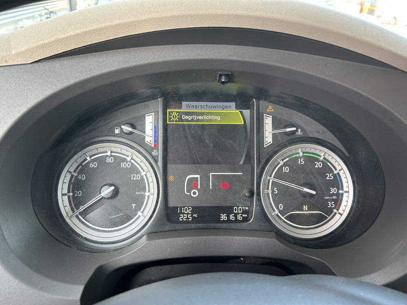 DAF LF 210 FA / 361 dkm / Curtainside / Loadlift / NL Truck - Curtainsider truck: picture 4 DAF LF 210 FA / 361 dkm / Curtainside / Loadlift / NL Truck - Curtainsider truck: picture 4