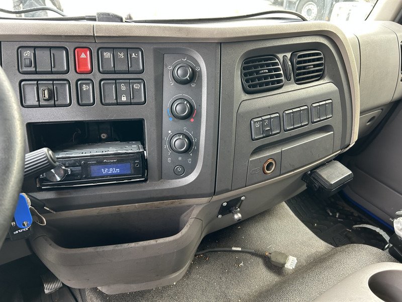 DAF LF 210 FA / Motor + Gearbox Problem / Oil Leak / Curtainside / Loadlift - Curtainsider truck: picture 5 DAF LF 210 FA / Motor + Gearbox Problem / Oil Leak / Curtainside / Loadlift - Curtainsider truck: picture 5