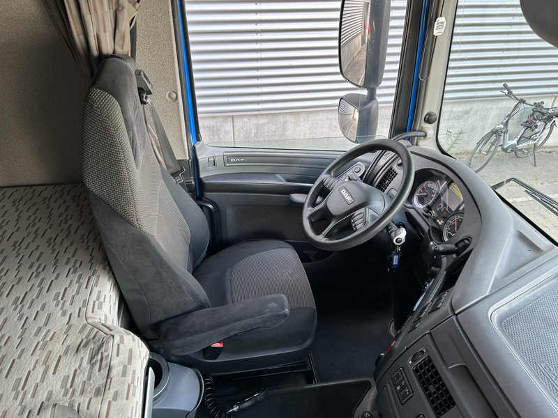 DAF XF 440 FAN SSC + Aschersleben Kaross DSA 18 / Loadlift 4000 kg / Curtainside Combi - Curtainsider truck: picture 3 DAF XF 440 FAN SSC + Aschersleben Kaross DSA 18 / Loadlift 4000 kg / Curtainside Combi - Curtainsider truck: picture 3